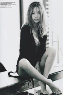 Hyo-ri Lee feet photo 7