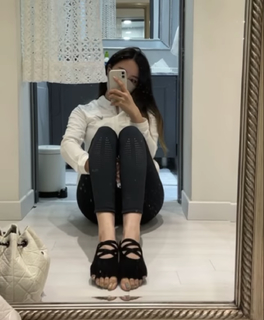 Hyomin feet photo 14