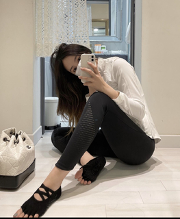 Hyomin feet photo 11