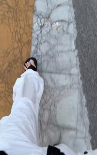 Hyomin feet photo 2