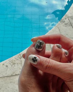 Hyoyeon feet photo 2