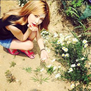 Hyuna feet photo thumbnail