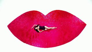 Hyuna feet photo thumbnail