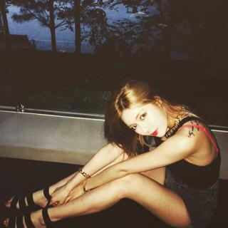 Hyuna feet photo thumbnail