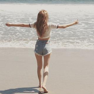 Hyuna feet photo thumbnail