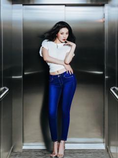 Hyuna feet photo thumbnail