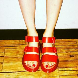Hyuna feet photo thumbnail