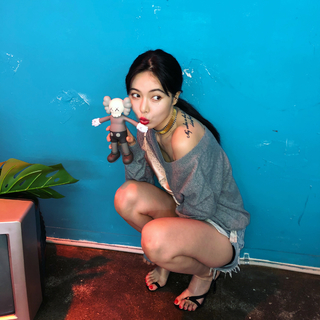 Hyuna feet photo thumbnail
