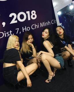 Hyuna feet photo thumbnail
