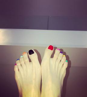 Hyuna feet photo thumbnail