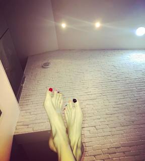 Hyuna feet photo thumbnail