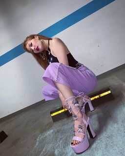 Hyuna feet photo thumbnail
