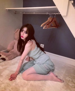 Hyuna feet photo thumbnail