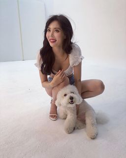 Hyuna feet photo thumbnail