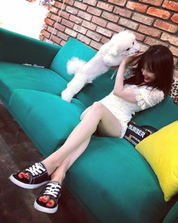 Hyuna feet photo thumbnail