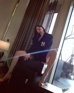 Hyuna feet photo thumbnail