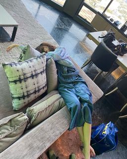 Hyuna feet photo thumbnail