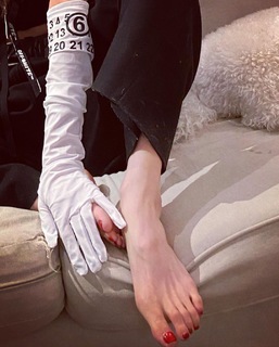 Hyuna feet photo thumbnail