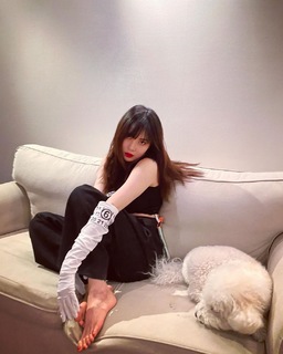 Hyuna feet photo thumbnail