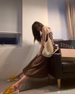 Hyuna feet photo thumbnail