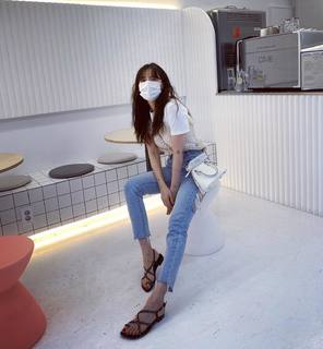 Hyuna feet photo thumbnail