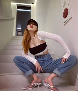 Hyuna feet photo thumbnail