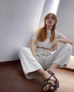 Hyuna feet photo thumbnail