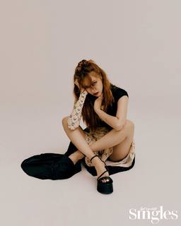 Hyuna feet photo thumbnail