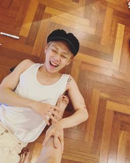 Hyuna feet photo thumbnail
