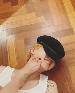 Hyuna feet photo thumbnail