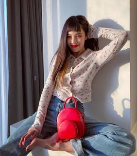 Hyuna feet photo thumbnail