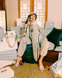 Hyuna feet photo thumbnail