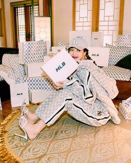 Hyuna feet photo thumbnail