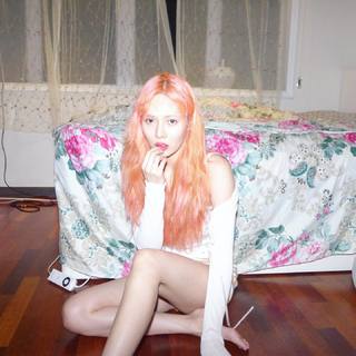 Hyuna feet photo thumbnail
