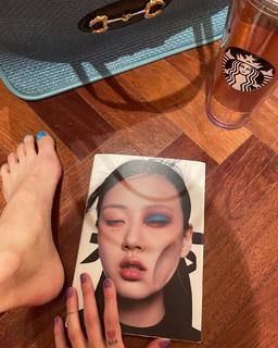 Hyuna feet photo thumbnail