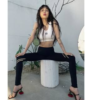 Hyuna feet photo thumbnail