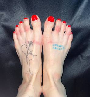 Hyuna feet photo thumbnail