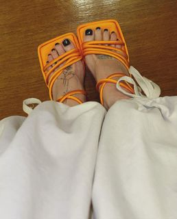 Hyuna feet photo thumbnail