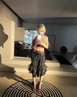 Hyuna feet photo thumbnail