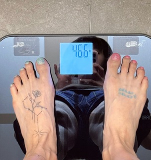 Hyuna feet photo thumbnail