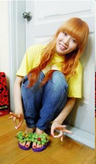 Hyuna feet photo thumbnail