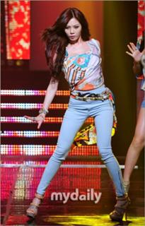 Hyuna feet photo thumbnail