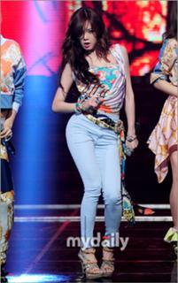 Hyuna feet photo thumbnail