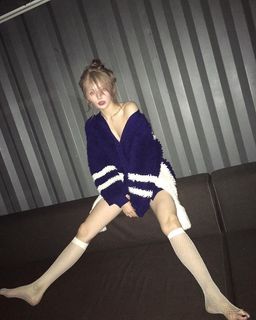 Hyuna feet photo thumbnail