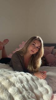 Héloïse Huthart feet photo 9