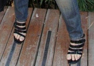 Hélène Ségara feet photo 14