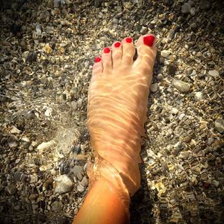 Hélène de Fougerolles feet photo 14