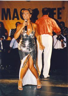 Hülya Avsar feet photo thumbnail
