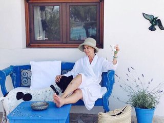Hülya Avsar feet photo thumbnail