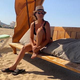 Hülya Avsar feet photo thumbnail